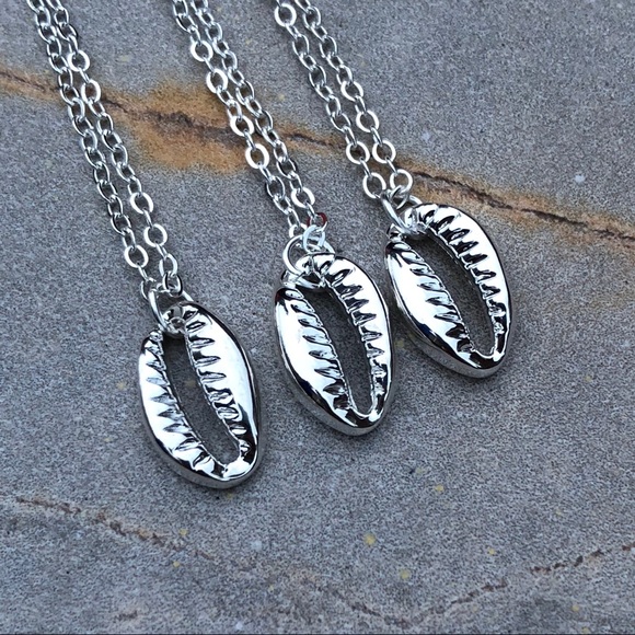 Silver Tone Cowrie Shell Pendant Necklace - Picture 5 of 7
